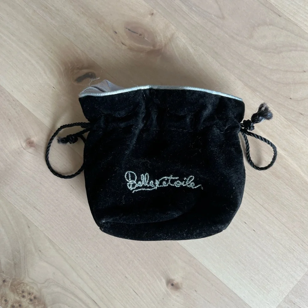 BRAND NEW Belle Etoile Bangle with Music Notes - Picture 5 of 5